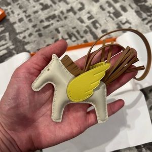 Hermes Pegasus Size PM Craie Chai Lime